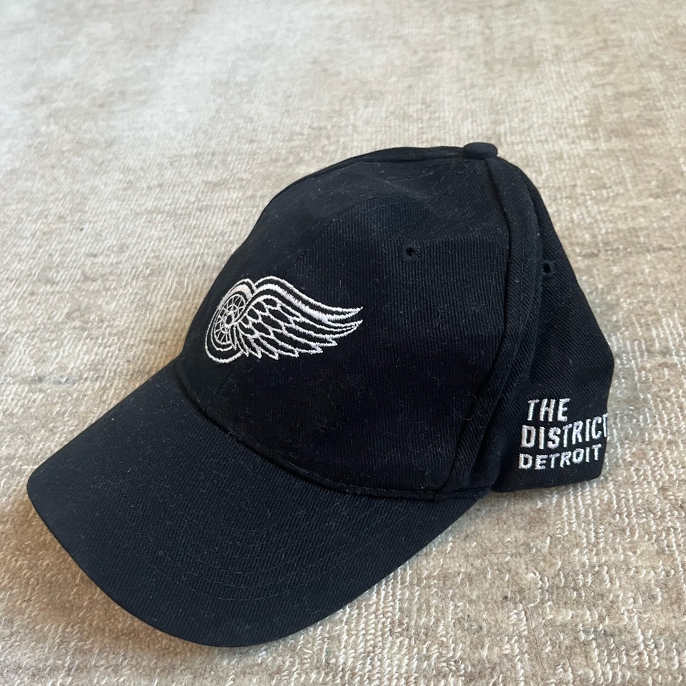 Detroit red wings district Detroit hat